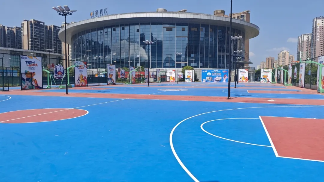 成功案例丨室外有人值守+扫码通行篮球馆,湖南怀化体育中心篮球公园签约馆客多系统